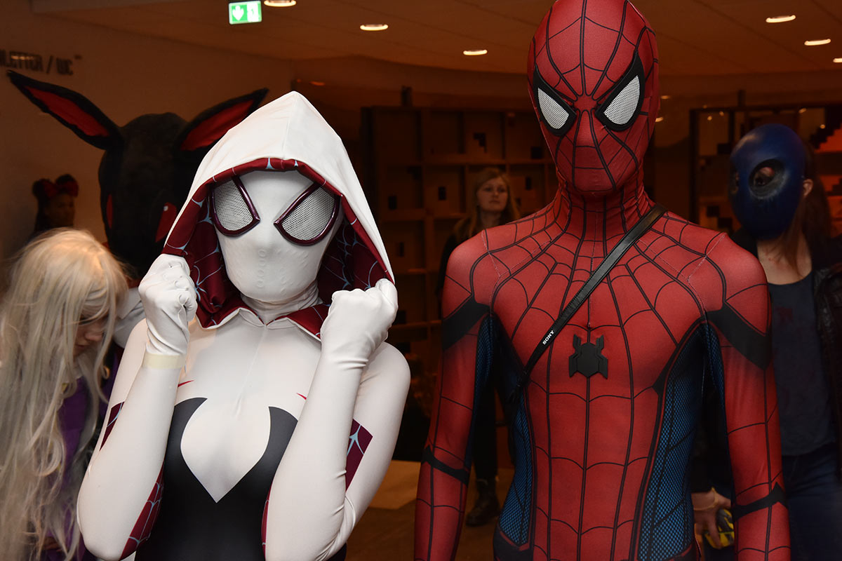 Serina Heimland og Tony Malmgren utkledd som hhv. Spider-Gwenn og Spider-Man. Foto: John Berge, JB Forlag ©