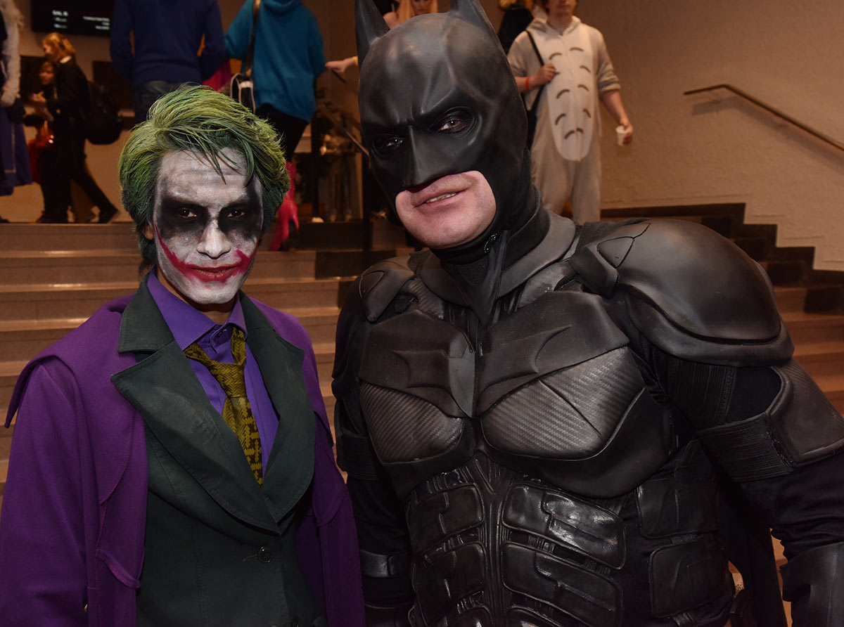 STJERNEMØTE: Sannelig ble det ikke treff mellom Joker (Kachel Safi) og Batman (Øyvind Toft). Foto: John Berge, JB Forlag ©